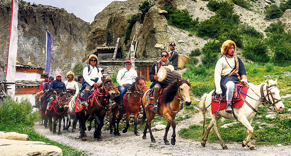 yartung-festival-horse-riding